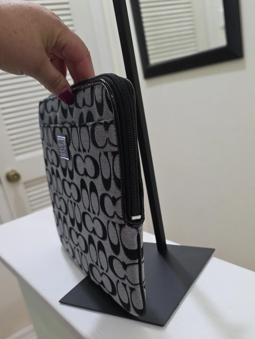 COACH Poppy Signature C Universal Sleeve F61366 in Silver/Moonlight 10.5x8.5 EUC